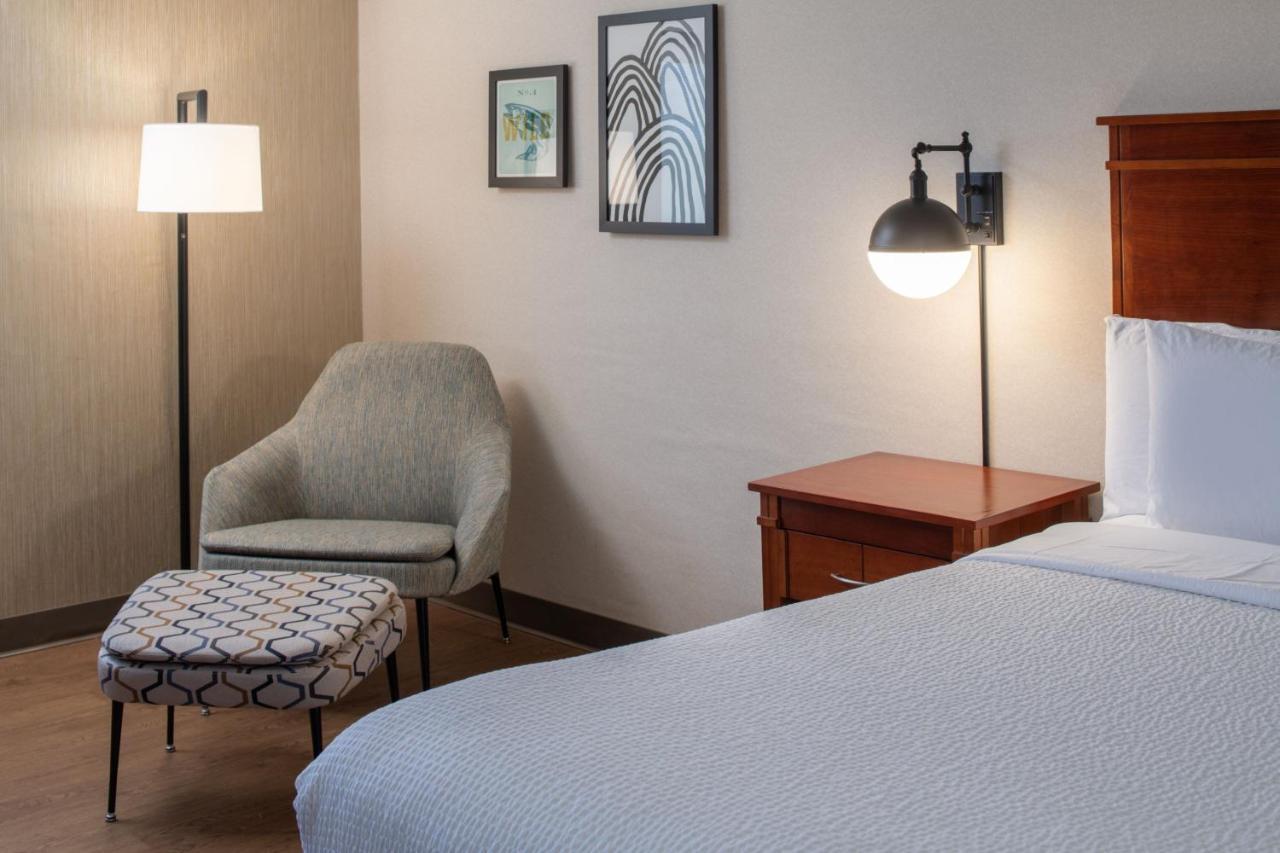 Four Points By Sheraton & Conference Center 3*