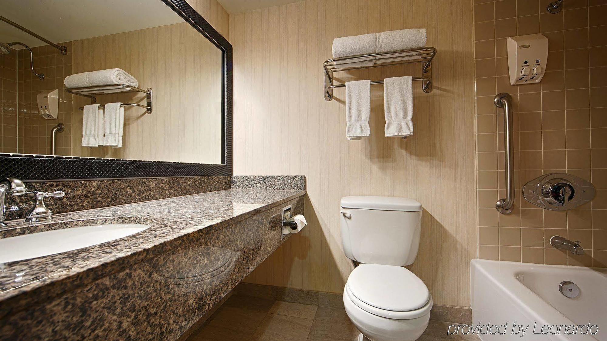 Hotel Four Points By Sheraton & Conference Center 3*