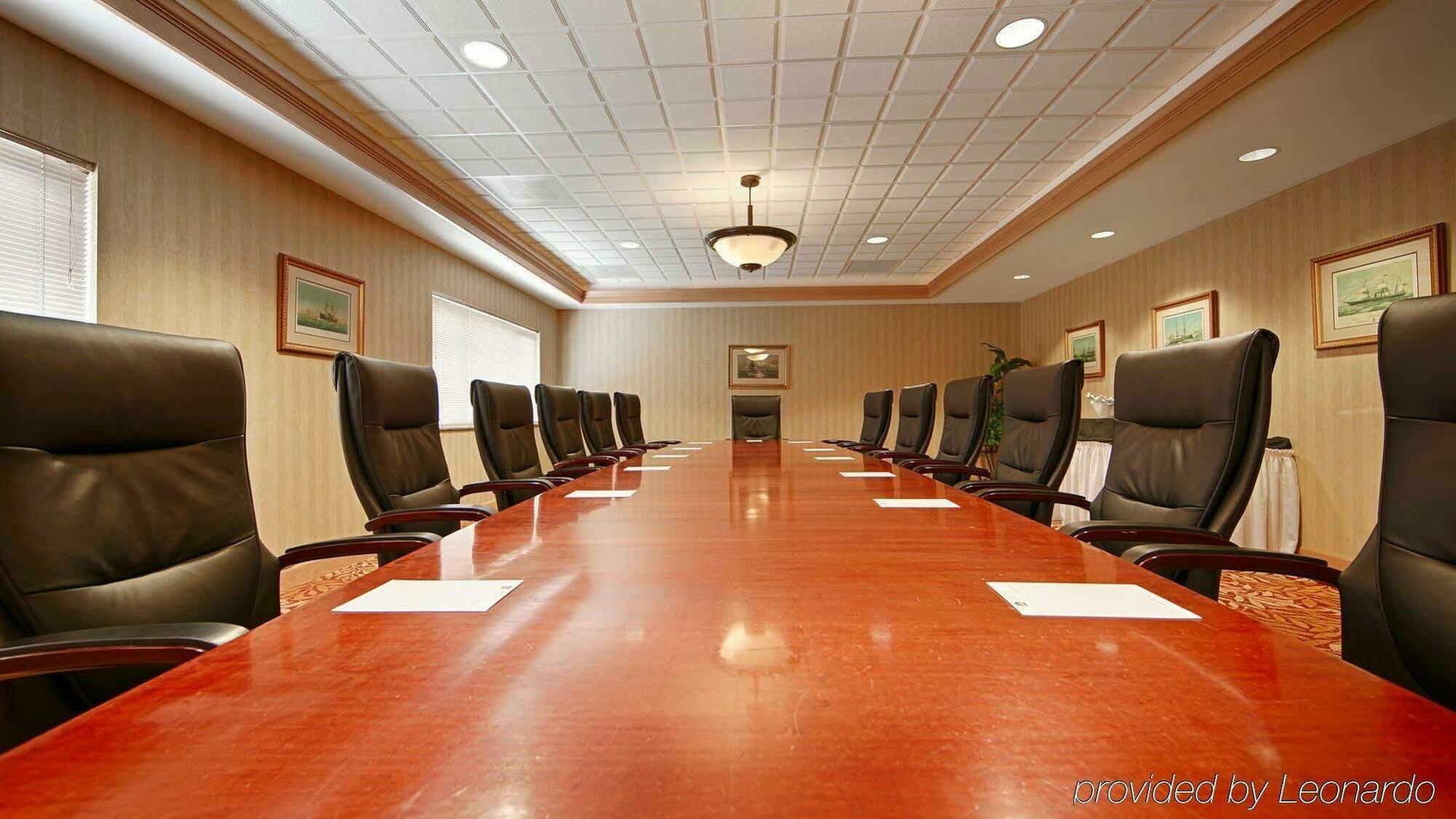 Hotel Four Points By Sheraton & Conference Center 3*