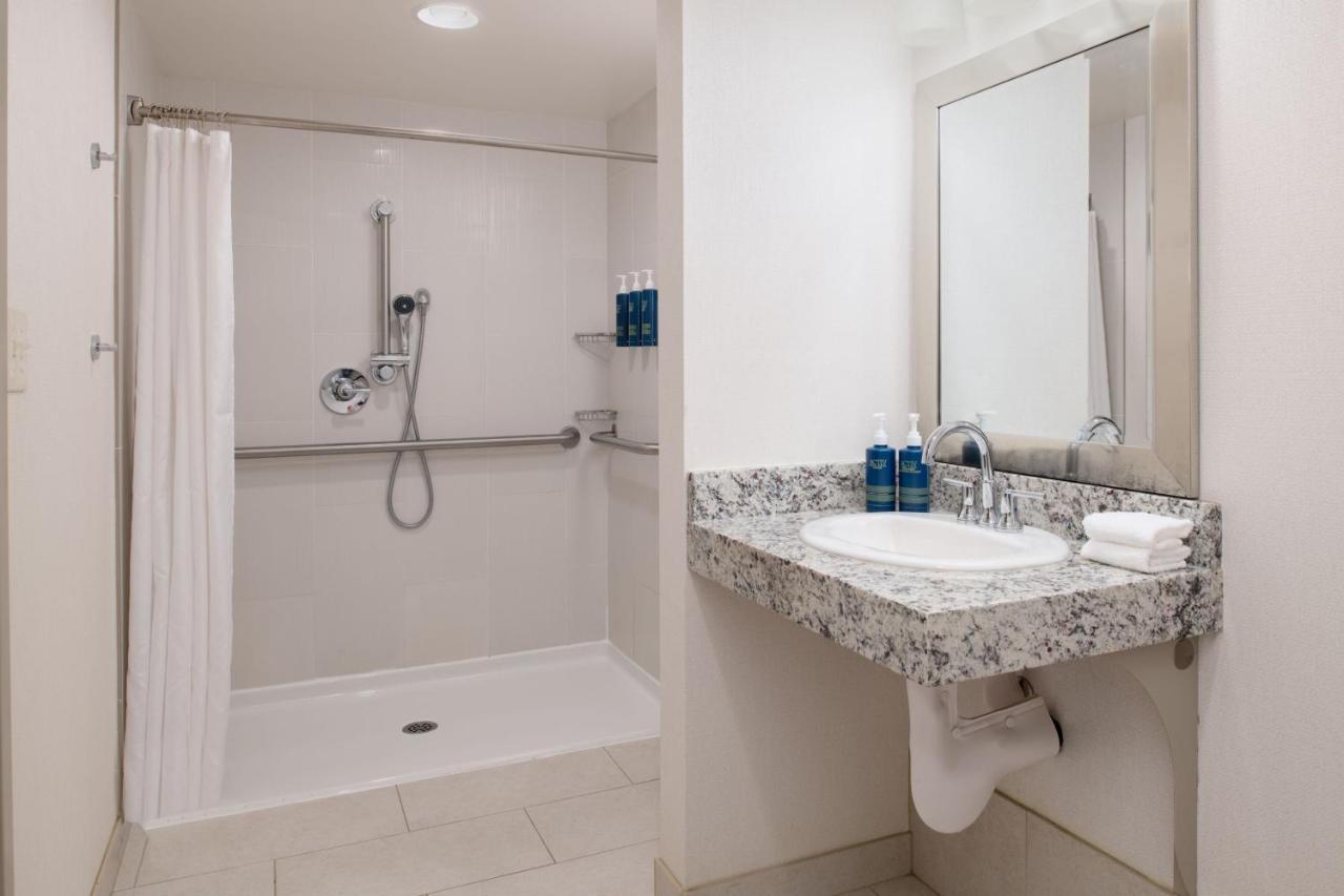 Four Points By Sheraton & Conference Center 3*