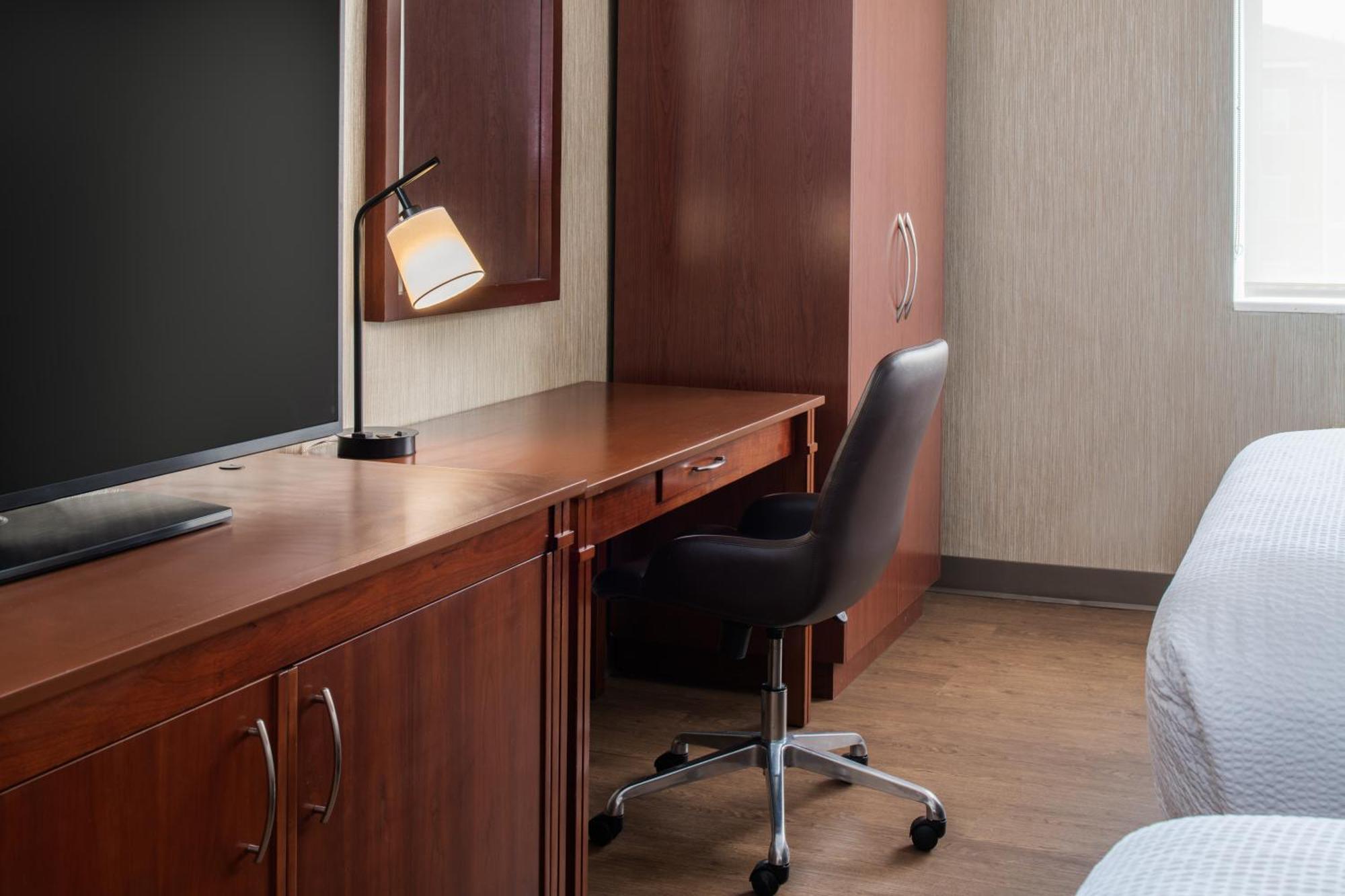 Four Points By Sheraton & Conference Center Hotel 3*